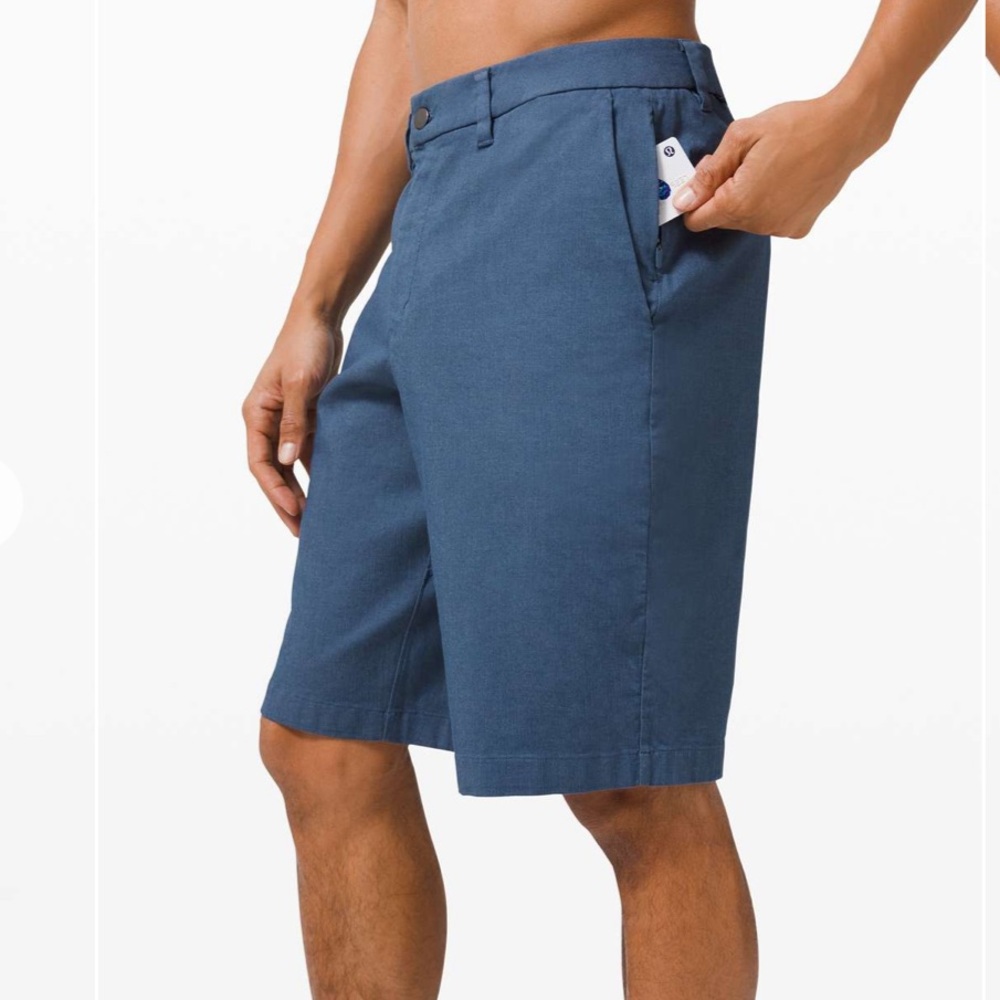 Lululemon Commission Short Qwick Oxford 11" *Relaxed
Ink Blue / White